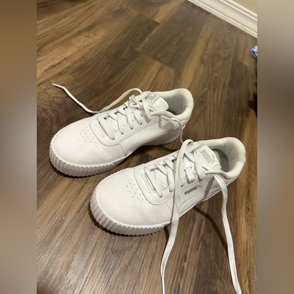 EUC! Women’s PUMA Carina Sneaker sz 9
